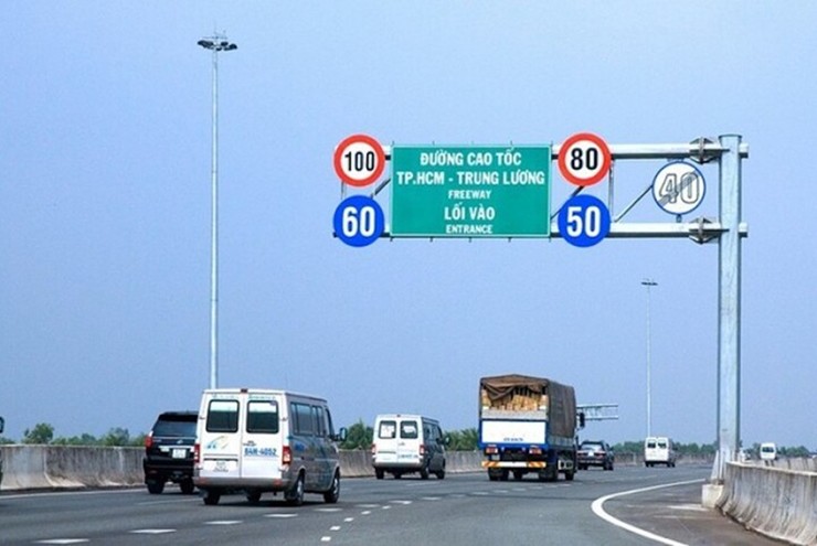 Mỗi 8km/h chạy quá 80km/h sẽ tiêu hao một lượng lớn nhiên liệu của xe.