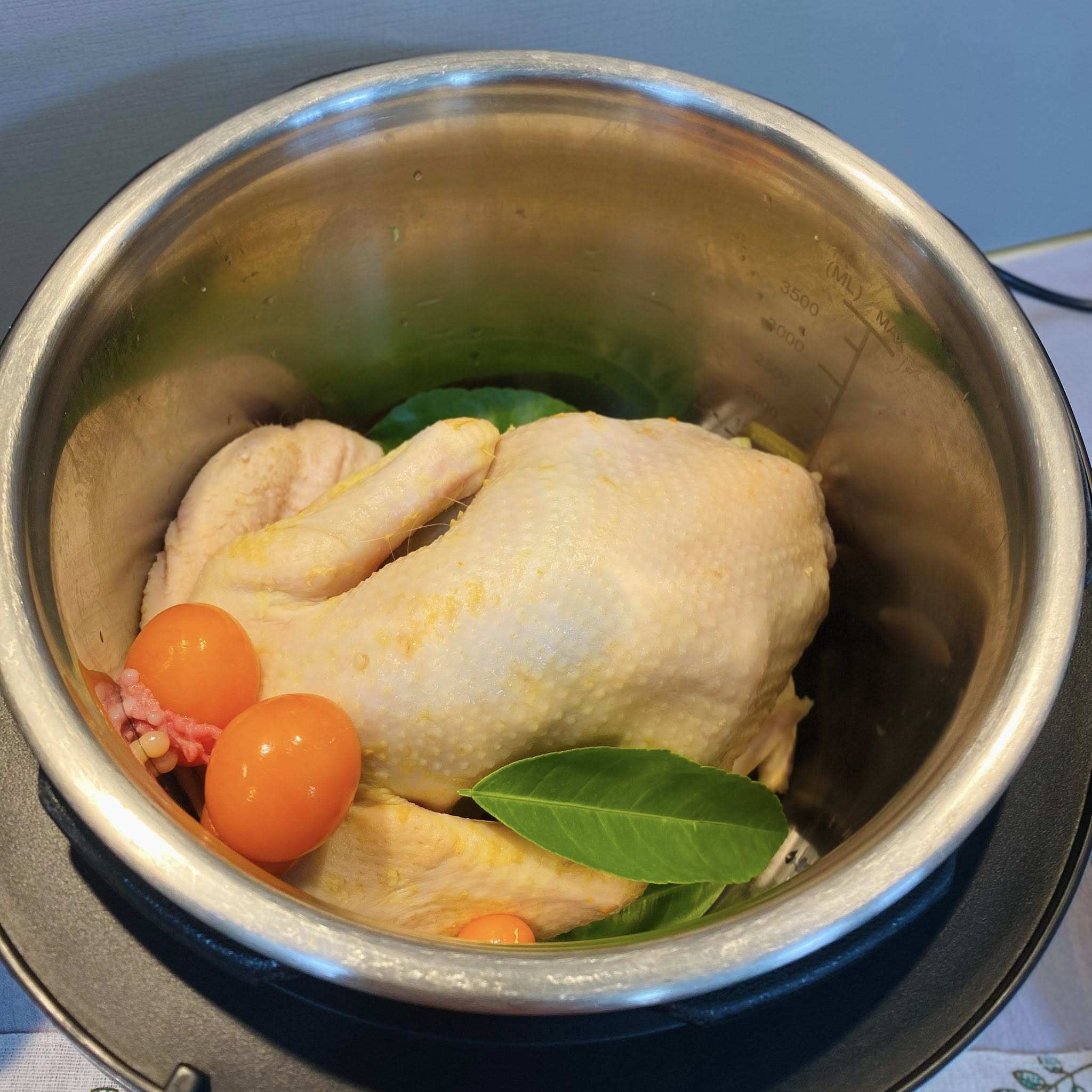 Gà luộc mà thêm bước này bao nhiêu cũng hết, lễ tết không lo thừa - 3