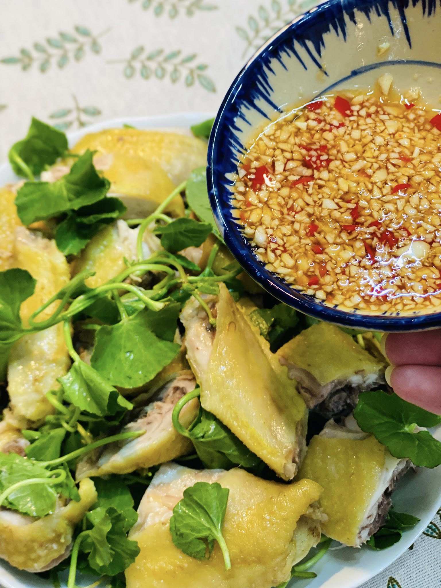 Gà luộc mà thêm bước này bao nhiêu cũng hết, lễ tết không lo thừa - 6