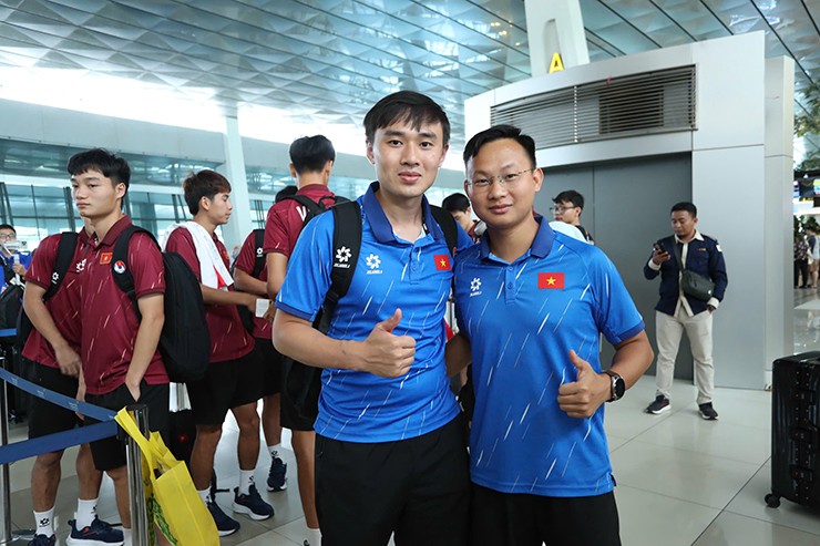 U23 Việt Nam vô địch: Người rải chai nước được săn tìm khắp cõi mạng là ai? - 5