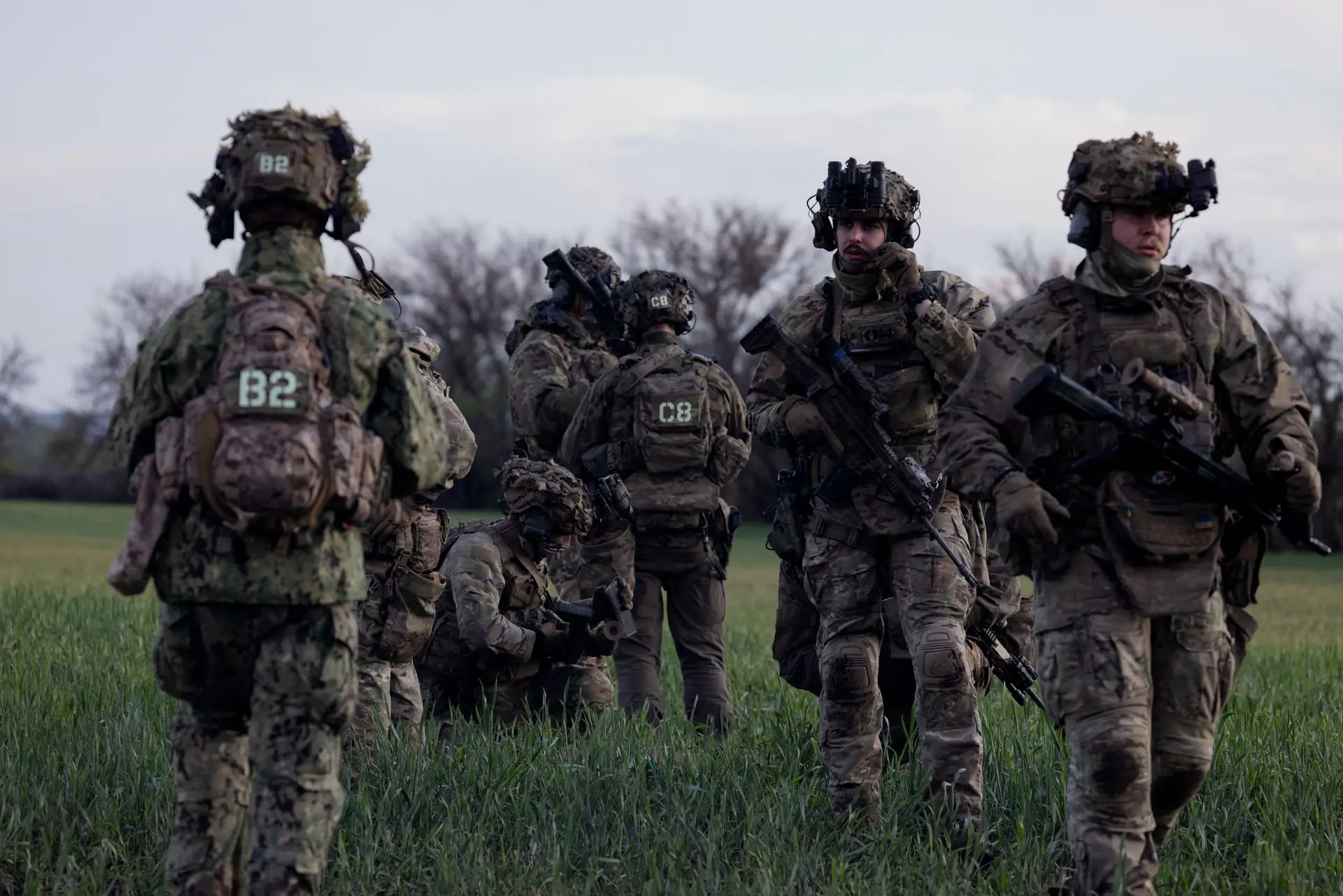 Binh sĩ thuộc Lữ đoàn Xung kích số 3 của Ukraine tham gia một cuộc huấn luyện quân sự. Ảnh: AFP.