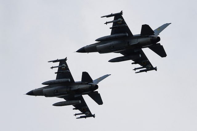 Tiêm kích F-16 ở Ukraine. Ảnh: Reuters