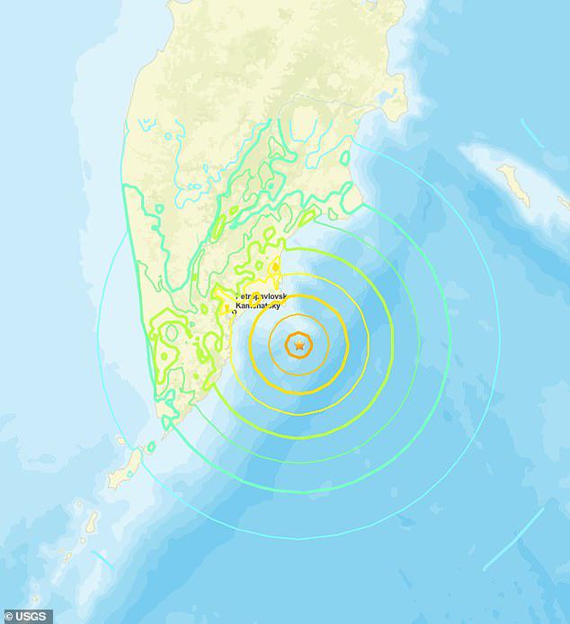 Vị trí xảy ra động đất ở ngoài khơi Nga. Ảnh: USGS.