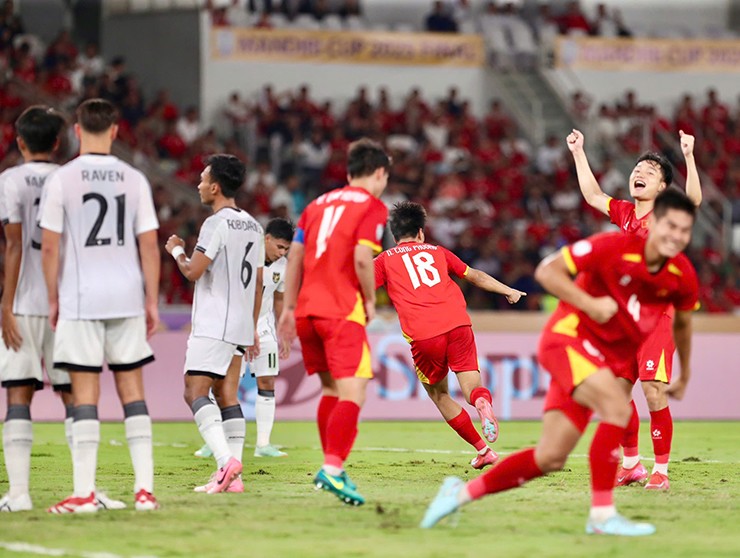 Công Phương tận dụng cơ hội, ghi bàn quyết định vào lưới U23 Indonesia