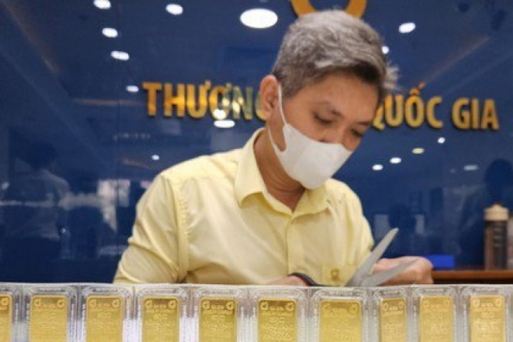 Giá vàng SJC cao hơn thế giới gần 16 triệu đồng/lượng