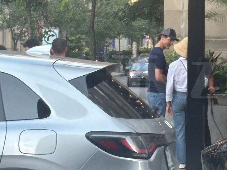 Katy Perry và Justin Trudeau đi dạo công viên cùng nhau trong 1,5 giờ. Ảnh: TMZ.