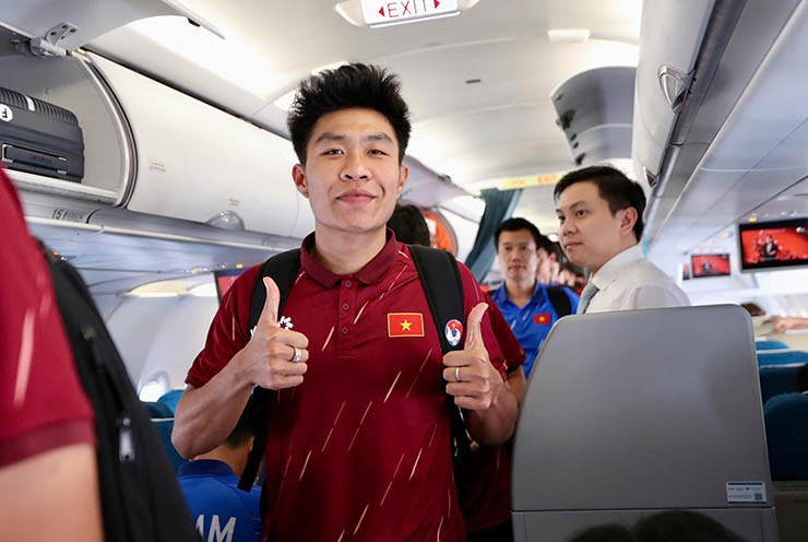 Trực tiếp U23 Việt Nam về nước: Thầy trò HLV Kim Sang Sik chia sẻ về chặng đường vô địch - 35