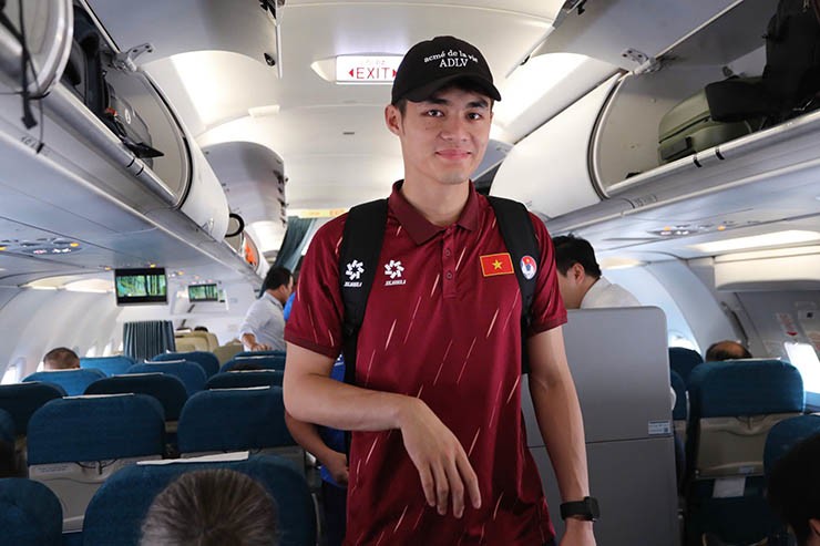 Trực tiếp U23 Việt Nam về nước: Thầy trò HLV Kim Sang Sik chia sẻ về chặng đường vô địch - 31