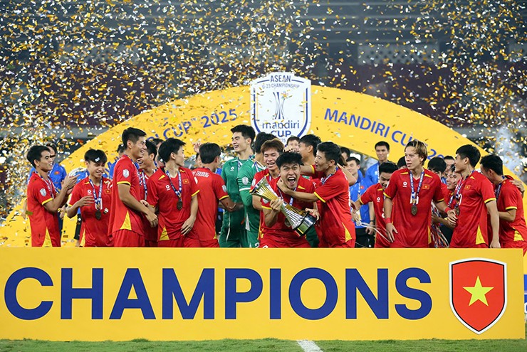 U23 Việt Nam thăng hoa từ "bóng chết": Thầy Kim "mát tay" như Arteta của Arsenal
