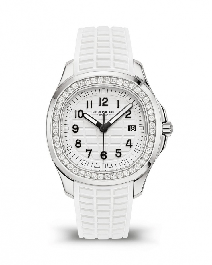 Nổi bật trên outfit của diễn viên là chiếc đồng hồ Patek Philippe Aquanaut màu trắng, đính kim cương viền mặt, có giá khoảng 1,3 tỷ đồng.