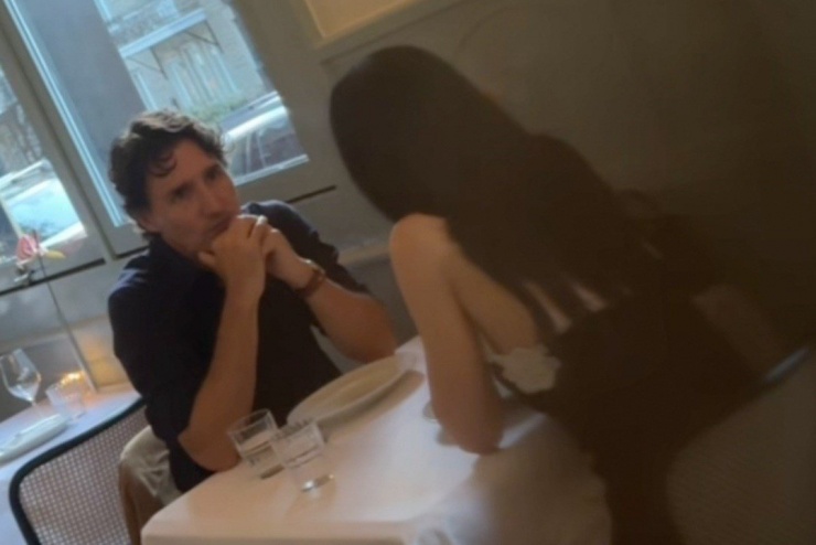 Katy Perry và cựu Thủ tướng Canada Justin Trudeau dùng bữa với nhau tại nhà hàng Le Violon. Ảnh: BackGrid.