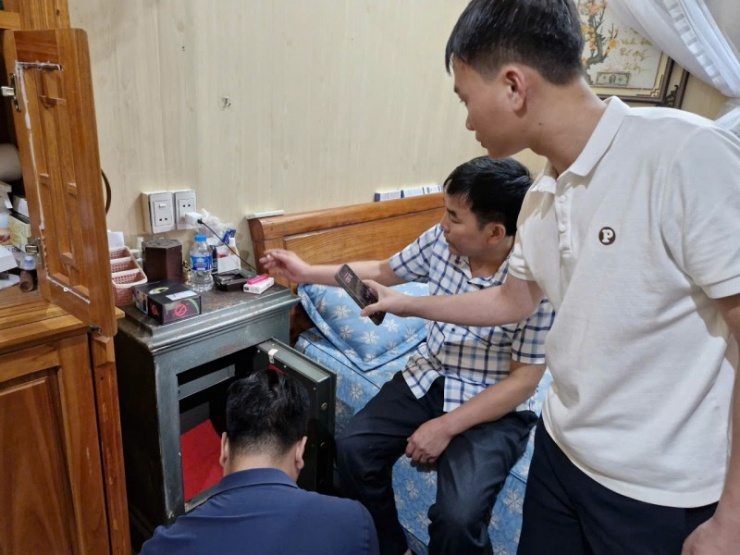 Cơ quan Công an khám xét nơi ở của Lê Bật Sơn.