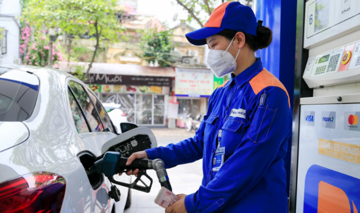 Giá xăng tăng từ 15h chiều nay.