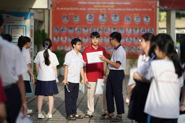 Thí sinh dự thi vào lớp 10 tại TPHCM. Ảnh: Phạm Nguyễn