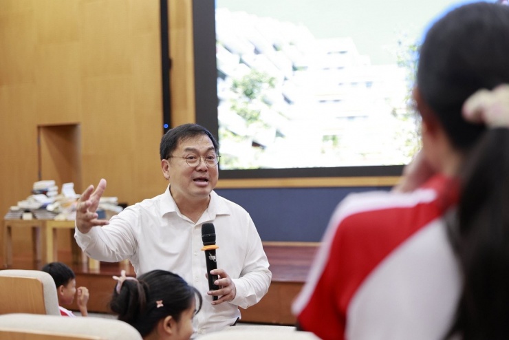 Ông Hoàng Nam Tiến là người truyền cảm hứng cho giới trẻ trong lĩnh vực công nghệ, giáo dục.