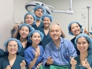 Bật cười khi xem clip Tú Dưa thăm Tuấn Hưng sau phẫu thuật