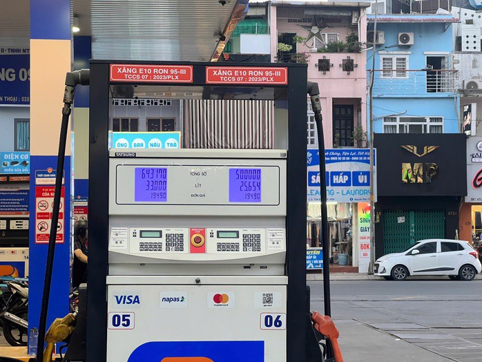 Một số cây xăng trên địa bàn TP HCM đã bắt đầu bán xăng sinh học E10. Ảnh: DUY PHÚ