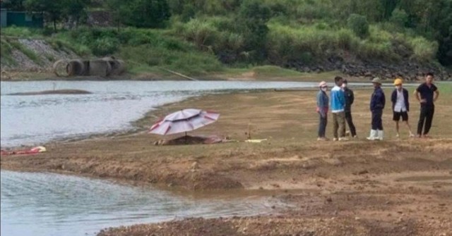 Nghe tiếng kêu cứu, người dân đến nơi tìm kiếm ...