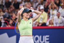 Mỹ nhân tennis Bouchard òa khóc ngày chia tay, Canada tạm biệt 1 biểu tượng