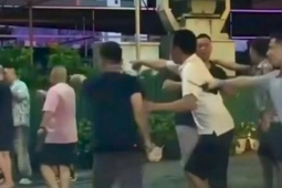 Người phụ nữ bị nhóm đàn ông lạ mặt sàm sỡ, hành hung trước quán karaoke lên tiếng