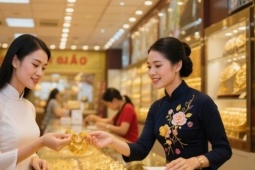Người mua vàng 'thất vọng' với thông tin mới