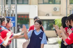 Nghịch lý tuyển sinh ở TPHCM: Trường danh giá vẫn  ' đỏ mắt '  chờ học sinh