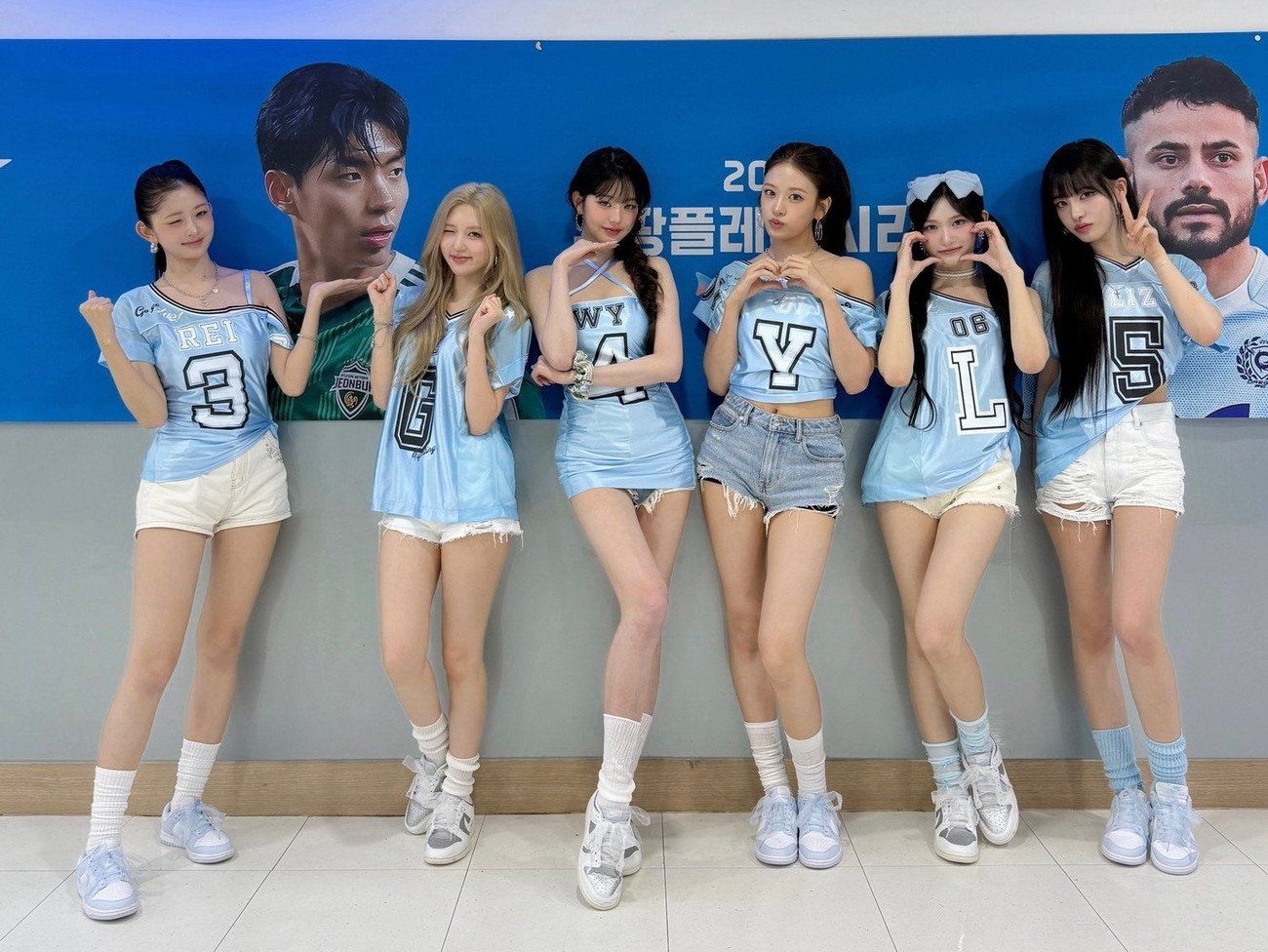 Bộ đồ bị chê phản cảm của ‘công chúa Kpop’ - 3
