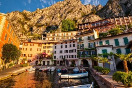 Ngôi làng cổ kính nép mình bên hồ, nơi người dân ăn thoải mái không...