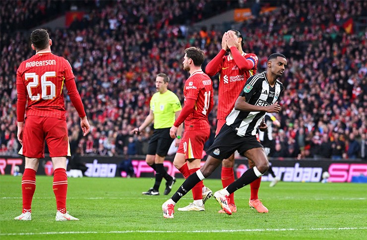 Alexander Isak&nbsp;chỉ muốn tới "The Kop"