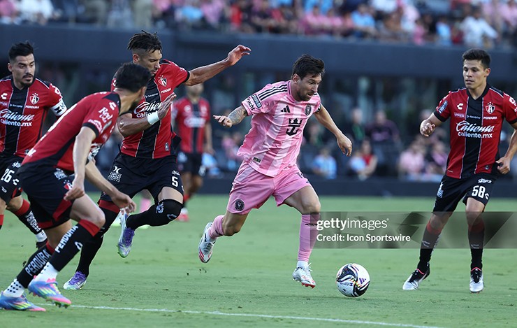 Messi kiến tạo phút bù giờ, mang về chiến thắng nghẹt thở cho Inter Miami