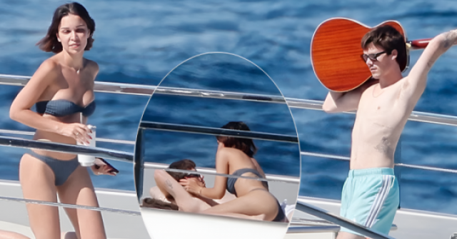 Cruz và bạn gái âu yếm trên du thuyền nhà Becks