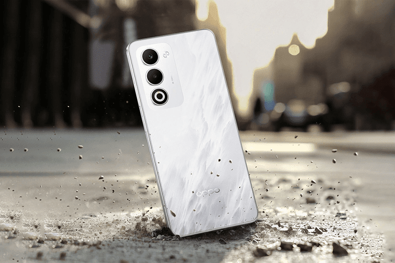 OPPO A5 và OPPO A5x có thể hoạt động tốt trong môi trường ẩm ướt, bụi bẩn hoặc mưa nhẹ - phù hợp khí hậu nhiệt đới gió mùa tại Việt Nam