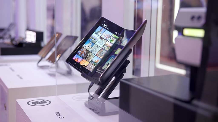 Điện thoại gập ba của Samsung mang tên TriFold.