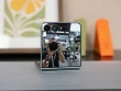 Apple khiến cộng đồng cười nghiêng ngả khi quảng cáo Galaxy Z Flip7