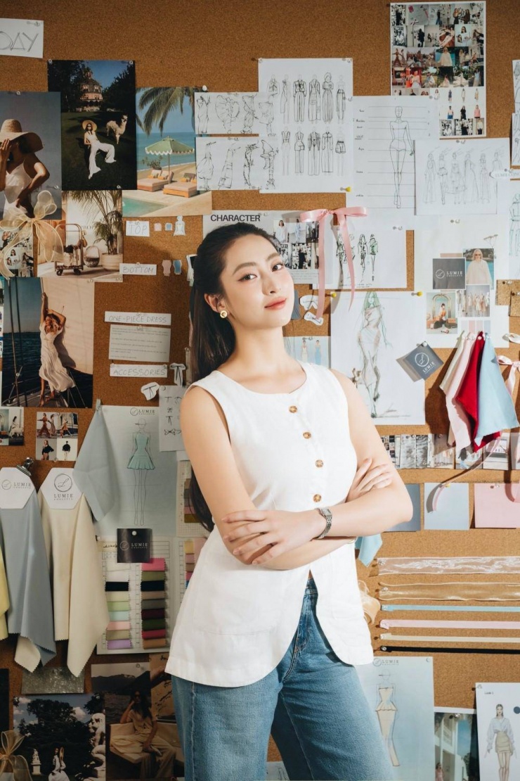 Các trang phục mà nàng hậu hướng tới là thời trang daily wear với thông điệp mang đến sự thoải mái, tinh tế và phong cách sống hiện đại cho phái nữ.