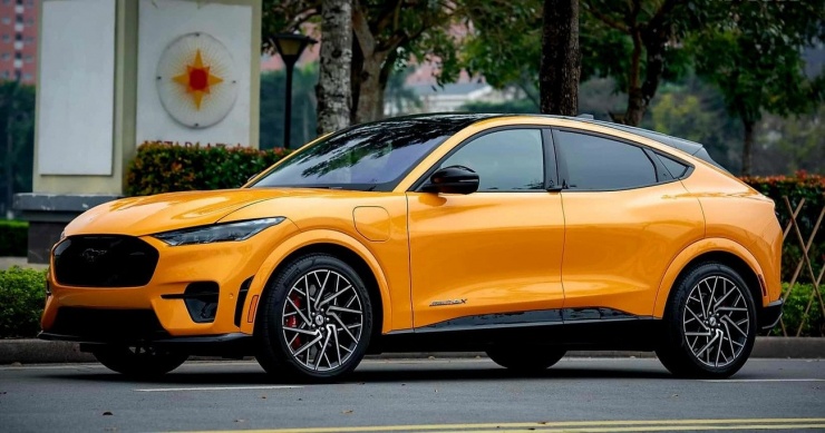 Mustang Mach-E có thiết kế dạng coupe SUV. Ảnh: Ford