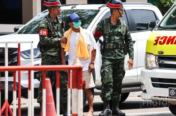 Người lính Campuchia được Thái Lan trao trả. Ảnh: THE NATION