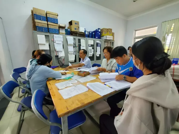 Học sinh đến nộp hồ sơ tuyển bổ sung tại Trường Phổ thông Năng khiếu Thể dục Thể thao Nguyễn Thị Định. Ảnh: NTCC