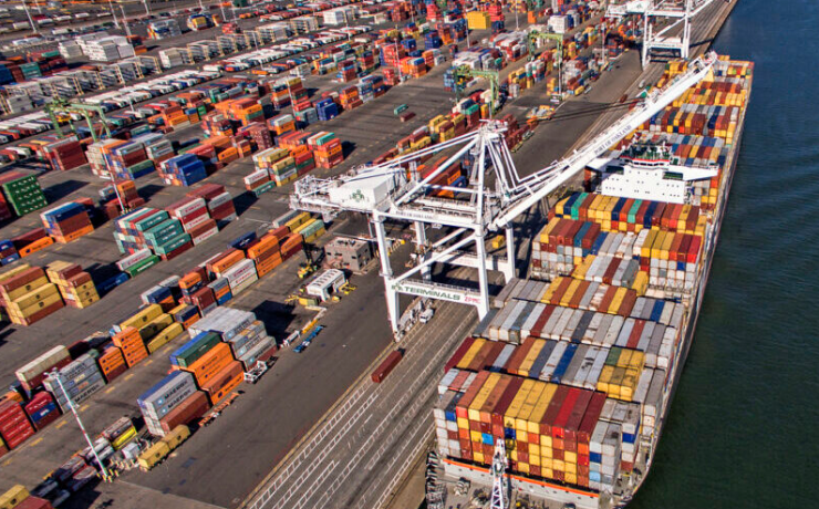 Các container hàng hóa tại cảng Oakland, California. Ảnh: Port Technology