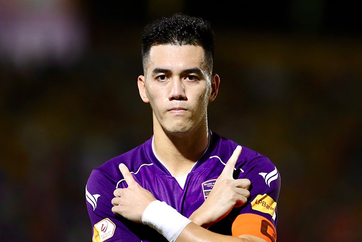 Tiến Linh bật khóc chia tay CLB Becamex TP Hồ Chí Minh