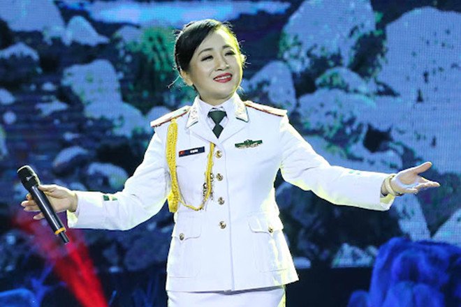 Dù nghỉ hưu từ 2021, âm nhạc vẫn chảy trong máu Vi Hoa.