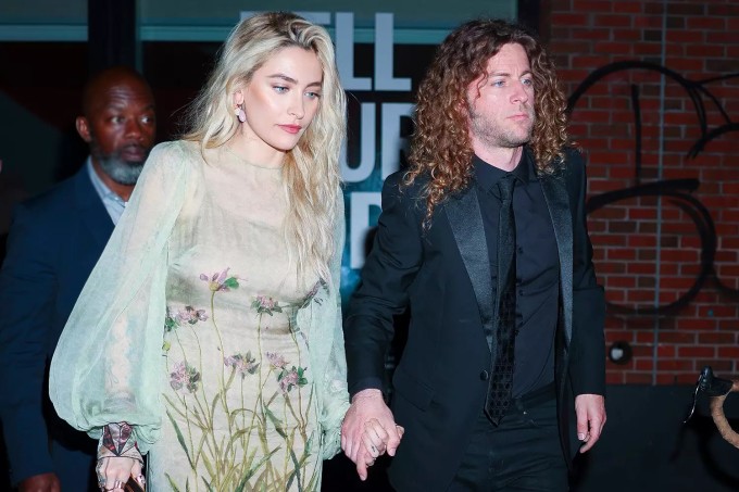 Paris Jackson, con gái Michael Jackson, và nhà sản xuất kiêm kỹ sư âm nhạc Justin Long. Ảnh: GC