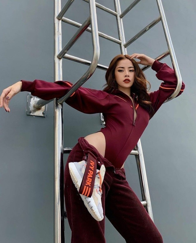 Jennie diện mốt khoe hông được sao Việt mê từ 3 năm trước - 3