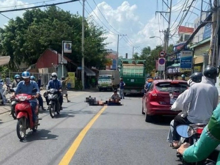 TP HCM: Điều tra vụ 1 xe rác liên quan 2 người tử vong