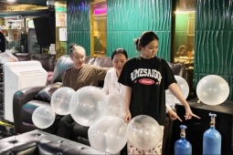 Phá ổ nhóm bán bóng cười tại quán bar ở phố Bùi Viện