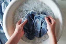 Thói quen hằng ngày của bà khiến cháu gái 6 tuổi bị bệnh phụ khoa
