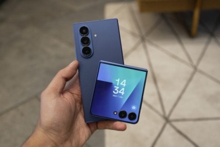 Galaxy Z Flip7 có độ bền tương đương Z Fold7, lên tới 500.000 lần gập
