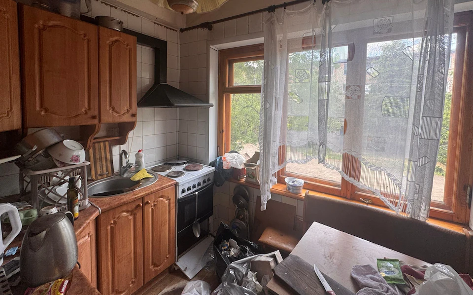 Chủ nhà dọn dẹp gọn gàng phòng bếp trước khi rời đi mà không hẹn ngày trở lại. Ảnh: Telegraph.