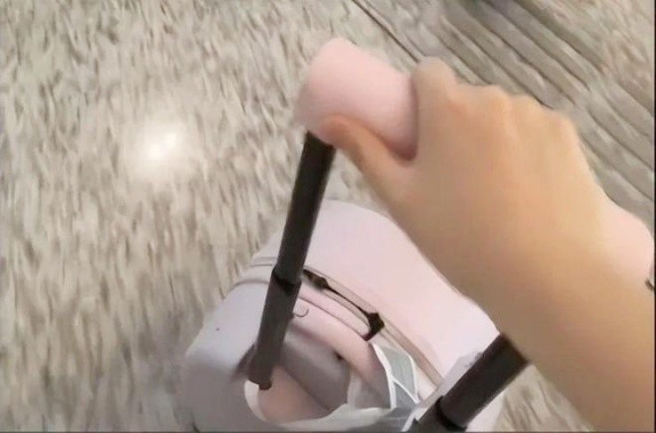 Ký gửi hành lý lên máy bay, mất vòng vàng trị giá hơn 40 triệu - 1