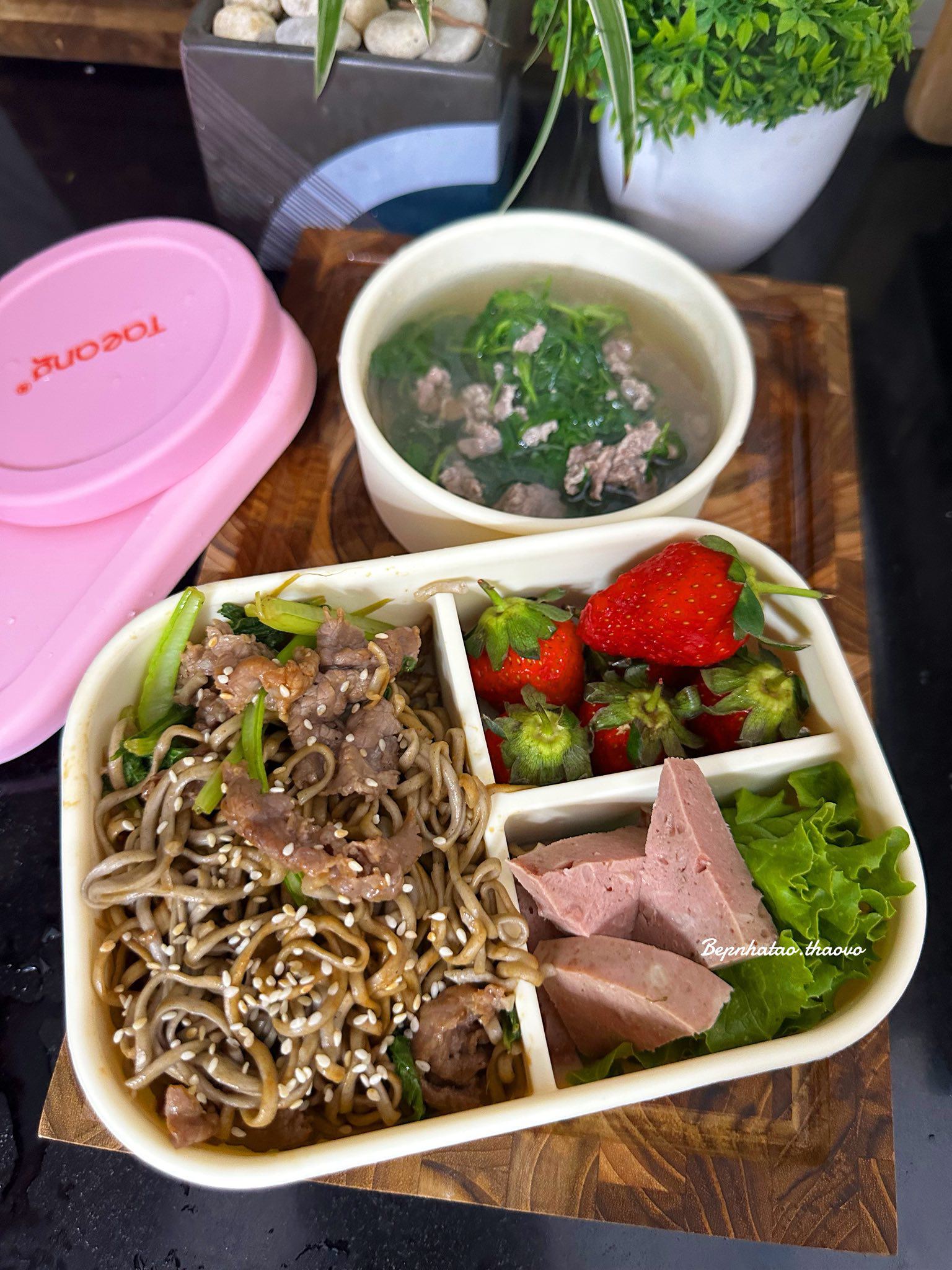 Mì kiều mạch xào thịt bò - Giò - Canh rau cải nấu thịt băm